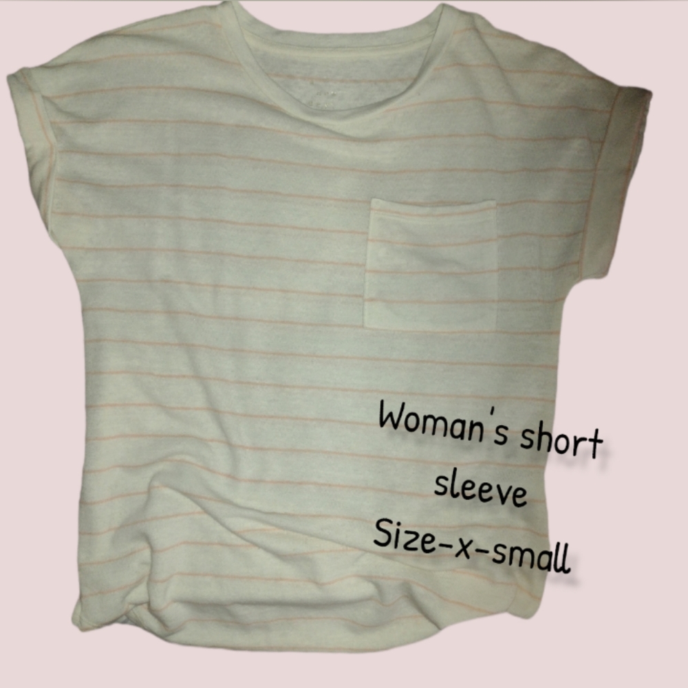 Woman's short sleeve top